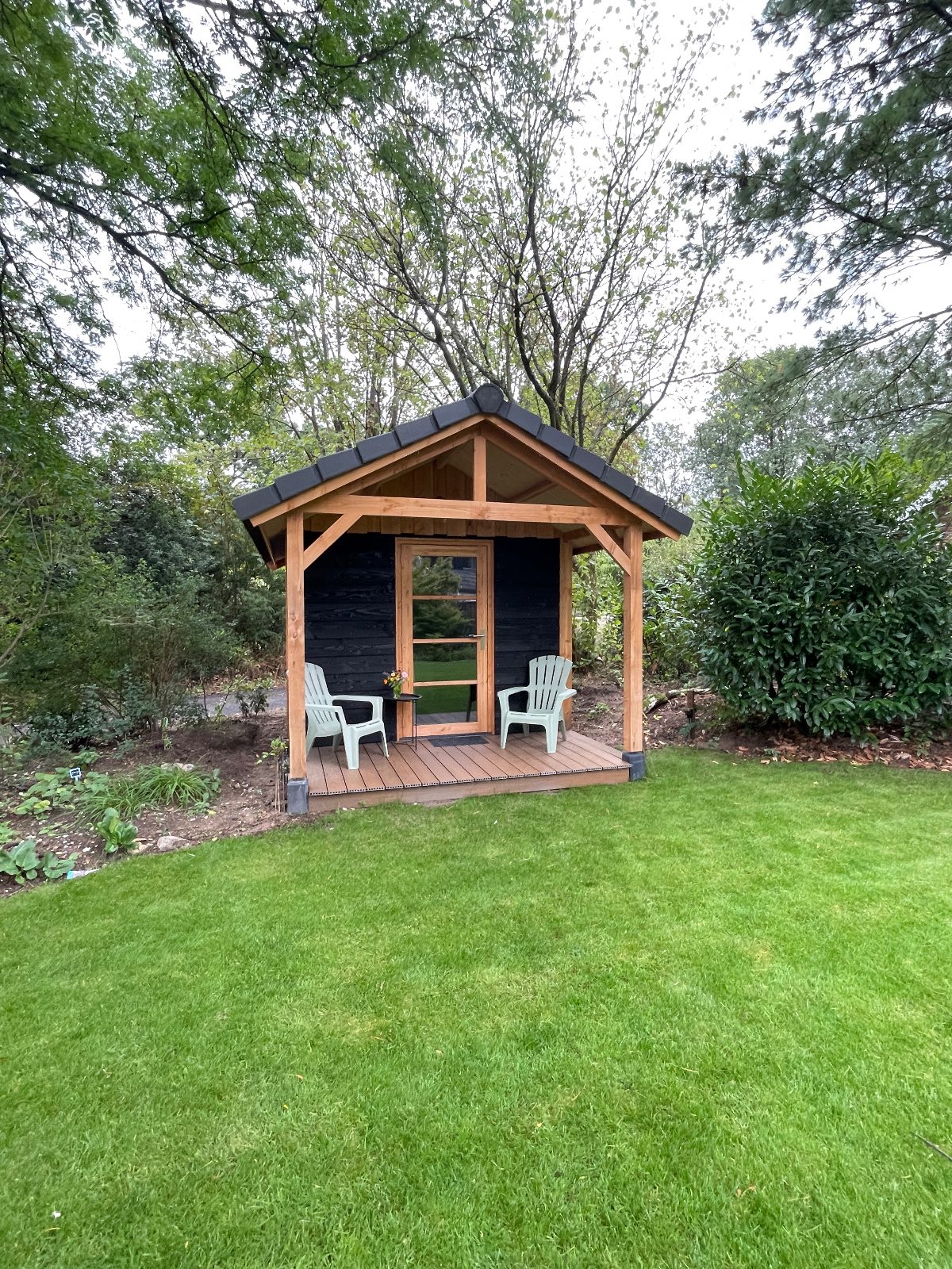 Tuinhuisje met veranda